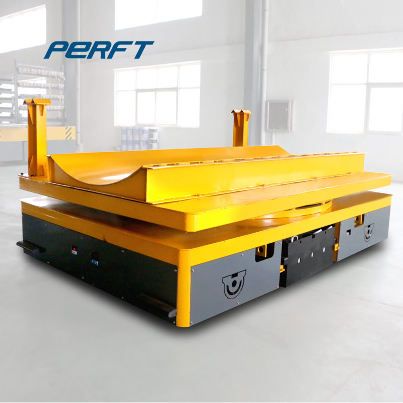 Battery-operated transfer vehicle with bogie capable of transporting steel ingots