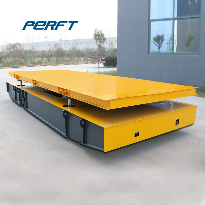 Trackless truck with hydraulic lifting platform