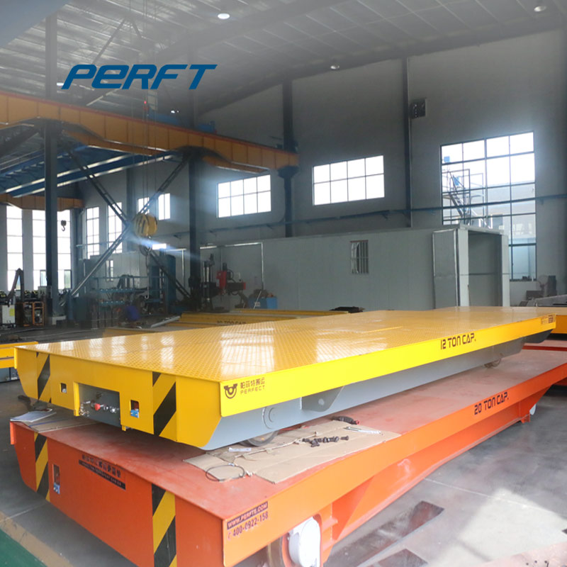 Large-capacity rail car for battery-powered material handling