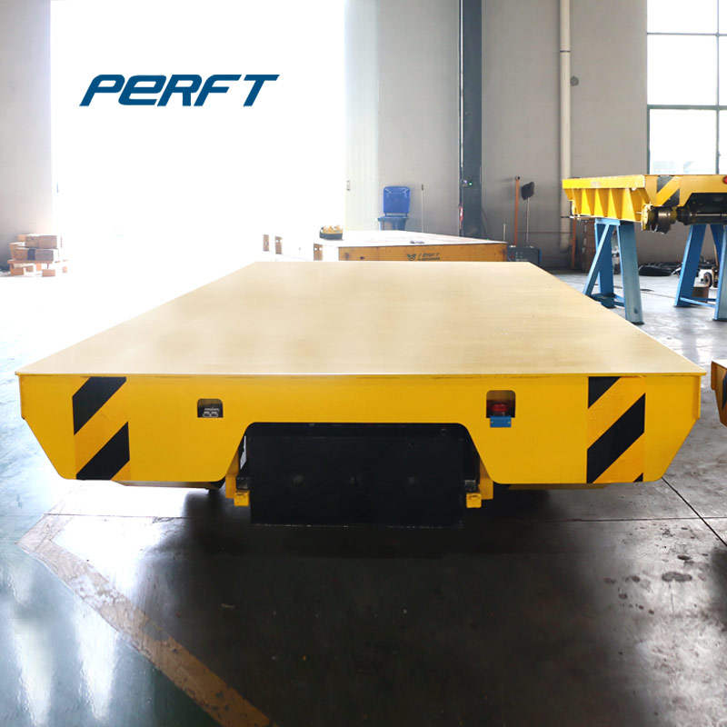 New energy rail car transfer vehicle for handling refractory materials