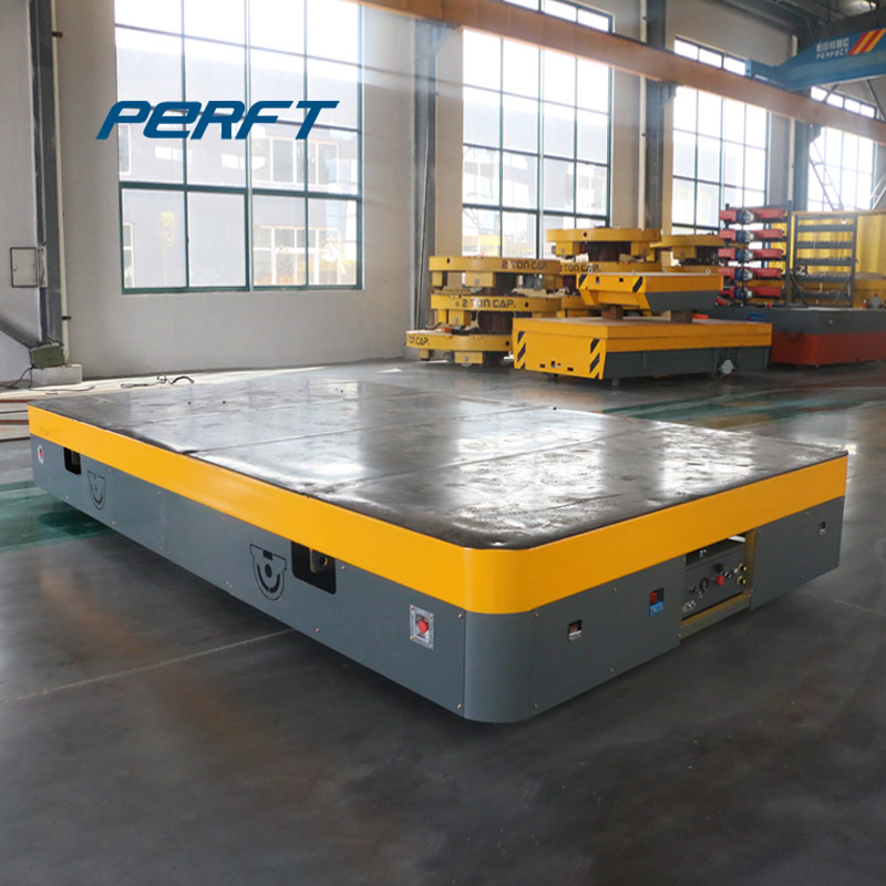 Large-capacity rail car suitable for handling heavy objects in factories