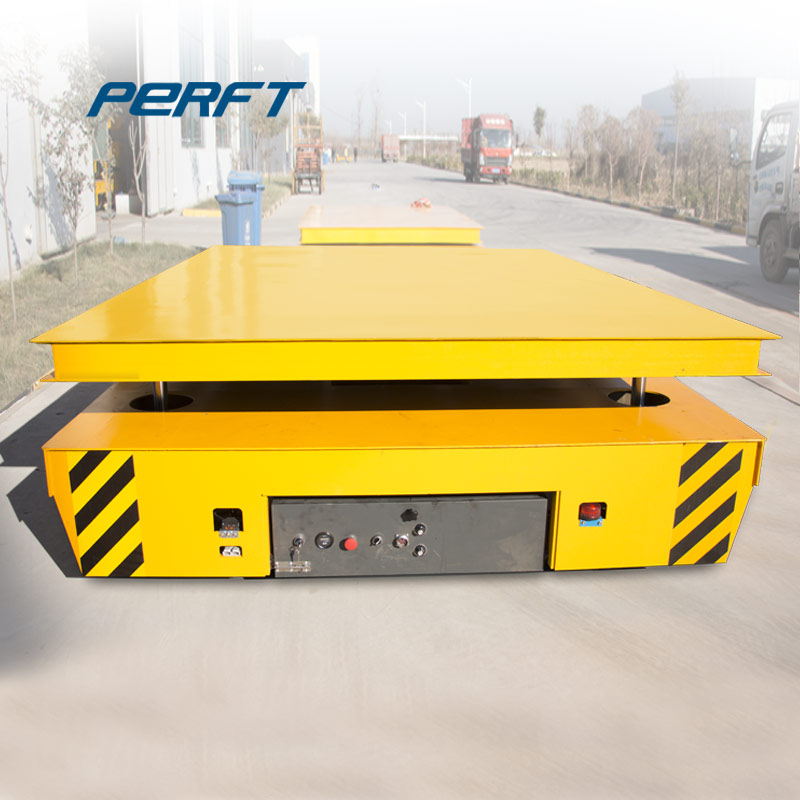 Turning car with lifting platform for equipment workpiece transportation