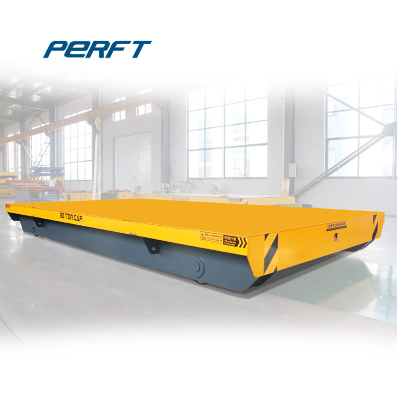 A battery-powered large-capacity rail transport vehicle