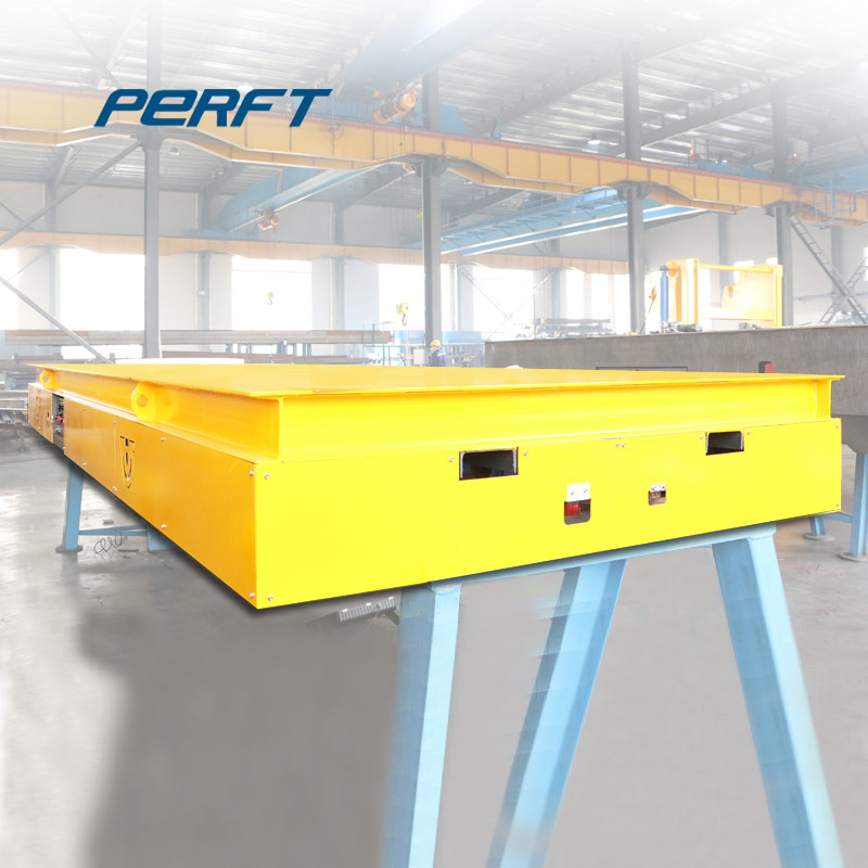Battery-powered trackless transfer vehicle for workshop transfer
