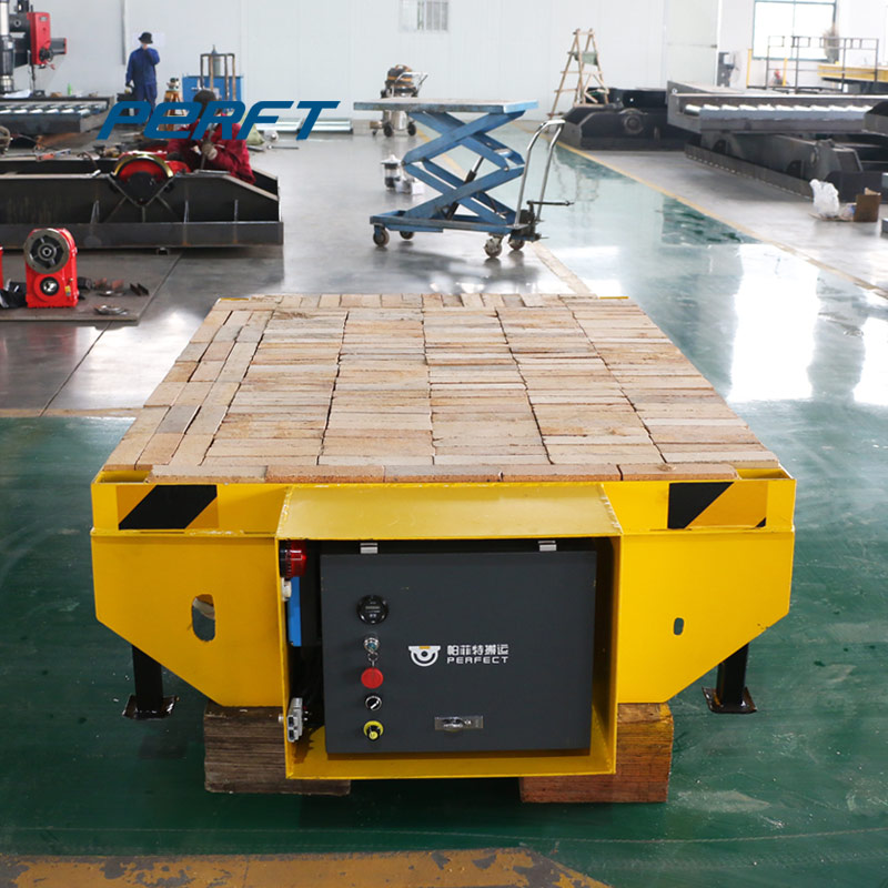 Long-distance control rail car for carrying heavy objects