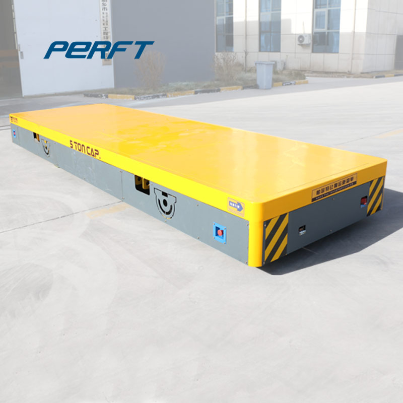 Battery-powered trackless transport vehicle with remote control