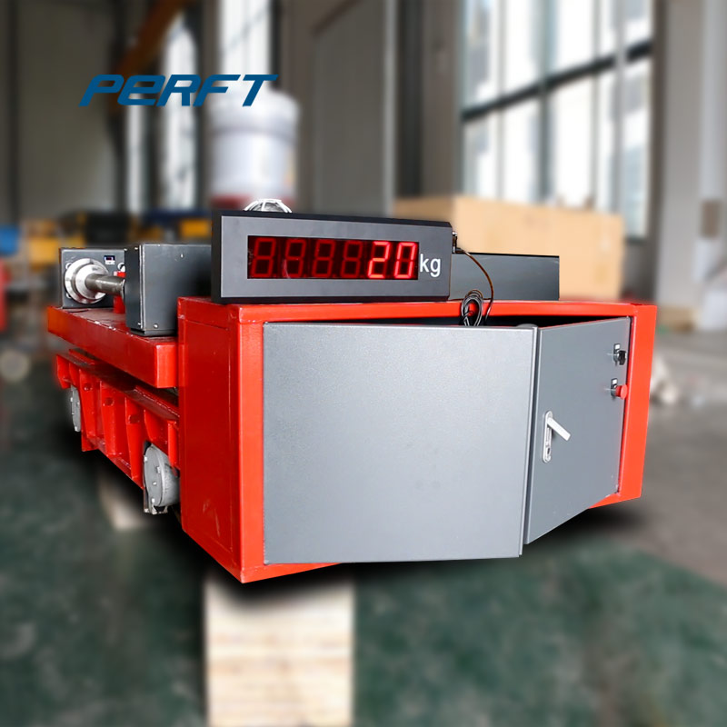 Pulley-powered hot metal pallet truck