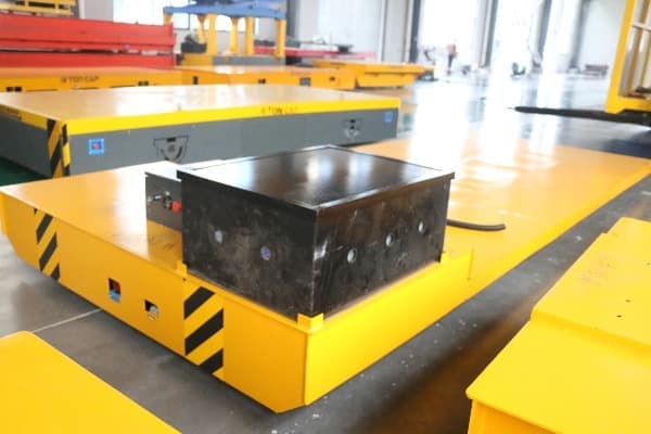 Robot rail transfer cart to transport injection molds