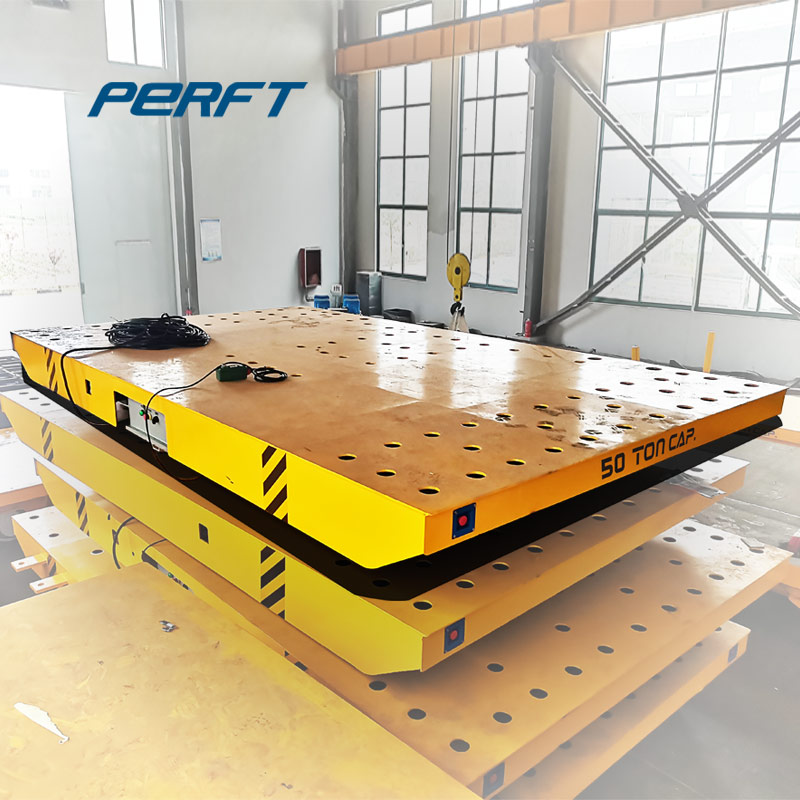 Towing cable rail transfer vehicle detects metal parts