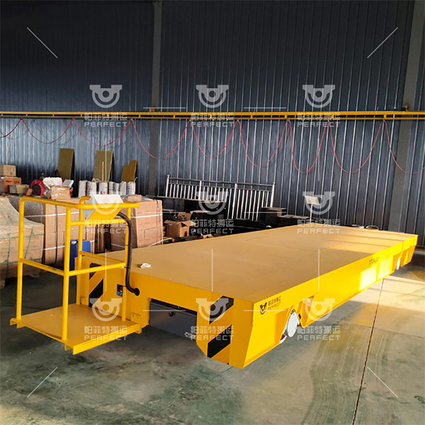 Electric rail transfer car for handling casting sandbox